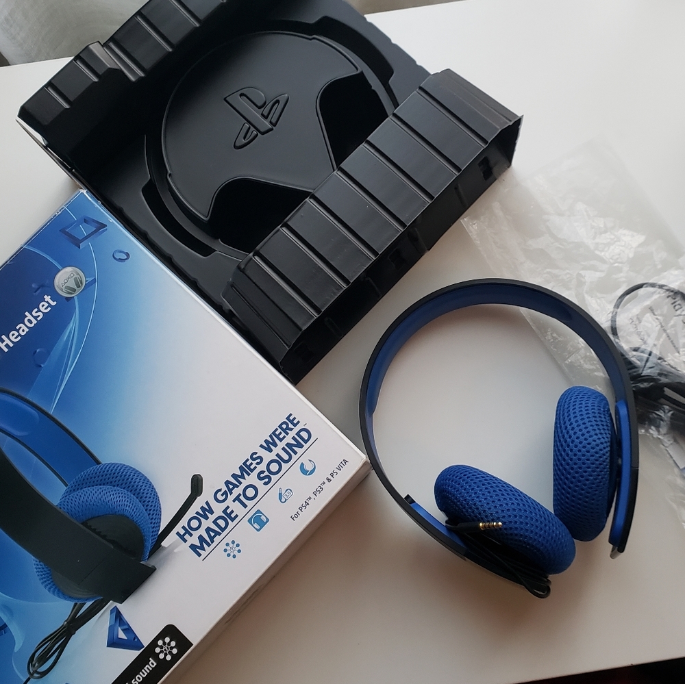 Sony PlayStation wired game headphones!